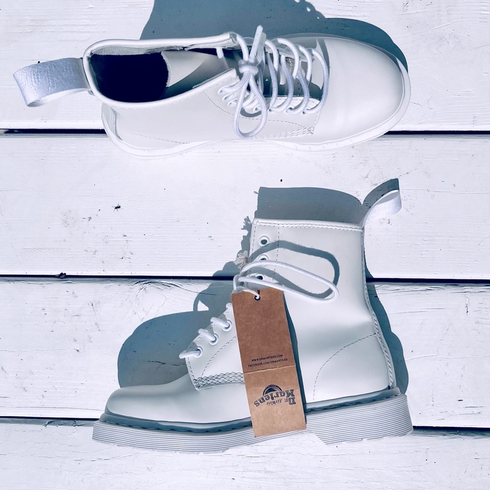 NWT DR MARTENS white 1460 mono boots size EUR 39